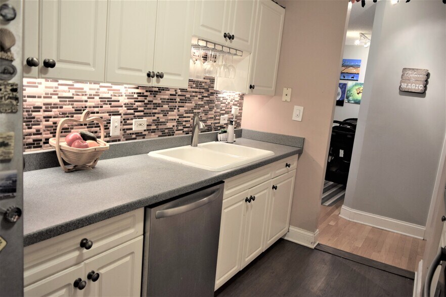 Kitchen - 70 W Huron St