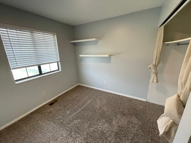 Building Photo - 781 N 950 W St