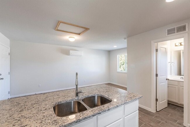 Building Photo - 1725 Lakota Ln