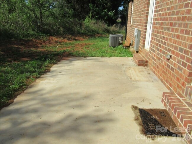 Building Photo - 174 Glen-Gar Dr