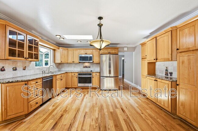 Building Photo - 18 Van Gordon Pl