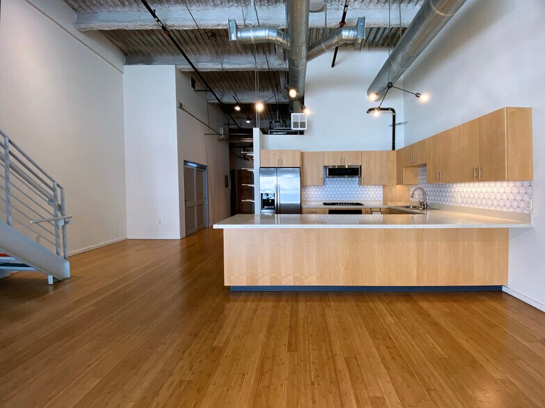 Building Photo - 1130 S FLOWER St