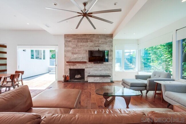 Building Photo - 738 Castro St