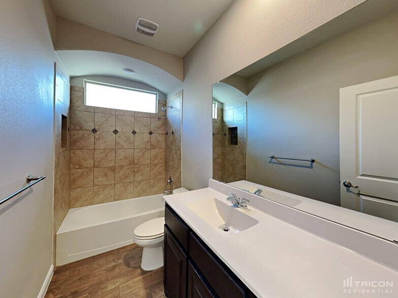 Building Photo - 4808 Bronzeleaf Ln