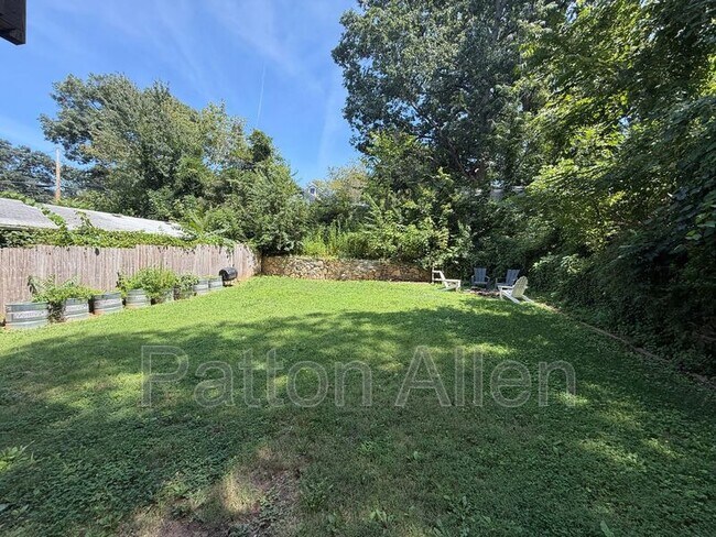 Building Photo - 44 Broadview Ave