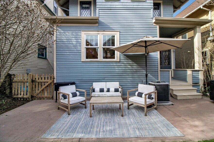 Building Photo - 827 Bird Ave