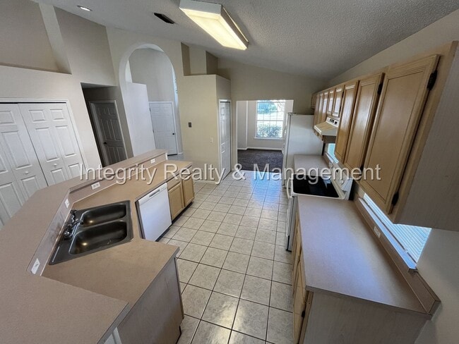 Building Photo - 3 bed/ 2 bath in Eagle Harbor