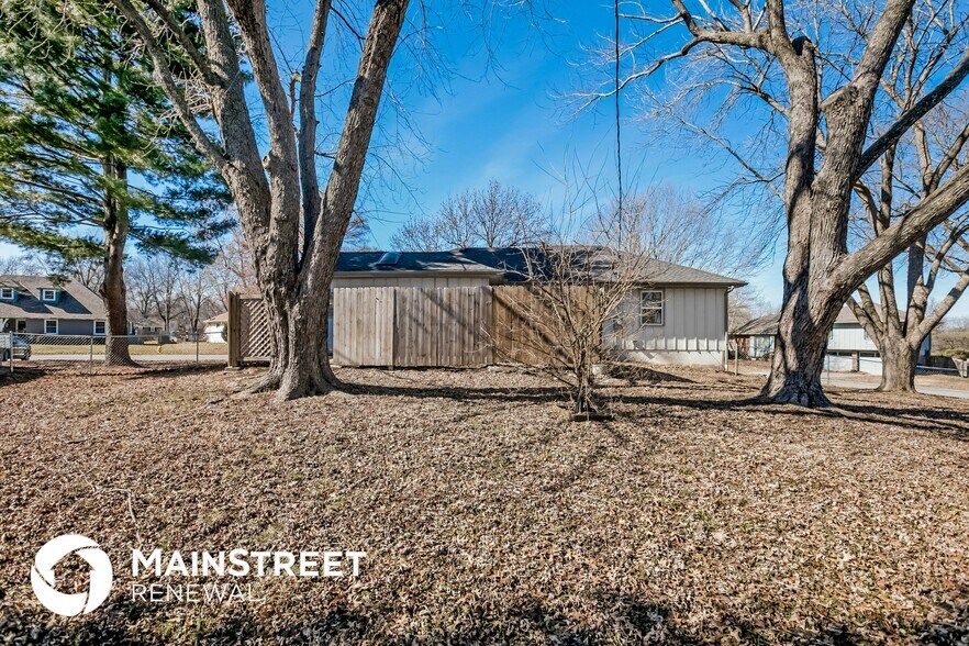 Building Photo - 12701 Crystal Ave