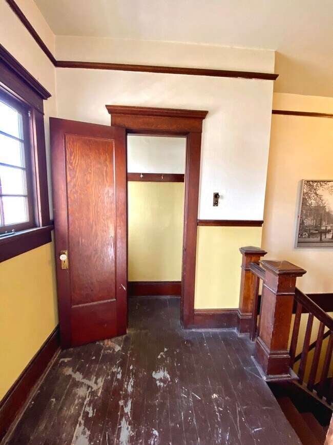 Building Photo - 1428 SE 46th Ave