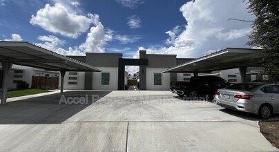 Building Photo - 3405 S Mia Ln