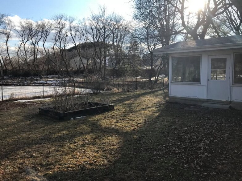 Building Photo - 5526-5526 N Cook St