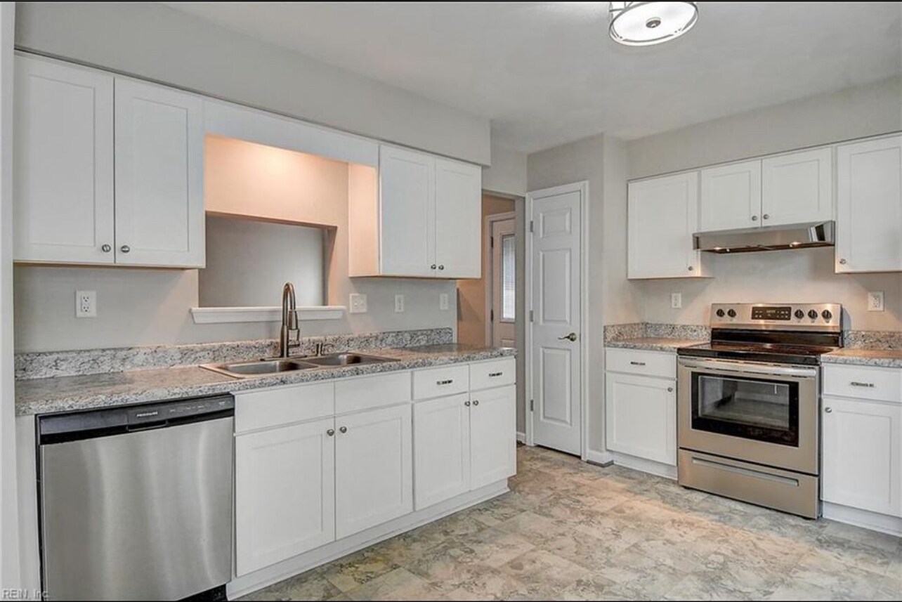 Building Photo - 1106 Eaglewood Dr