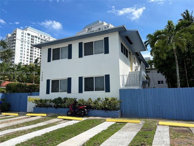 Building Photo - 1120 NE 81st St
