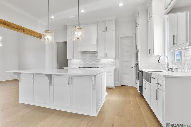 Building Photo - 3 Bedroom Home in Rouzan |Community Pool