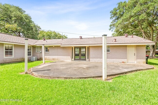 Building Photo - 307 Marilyn Dr