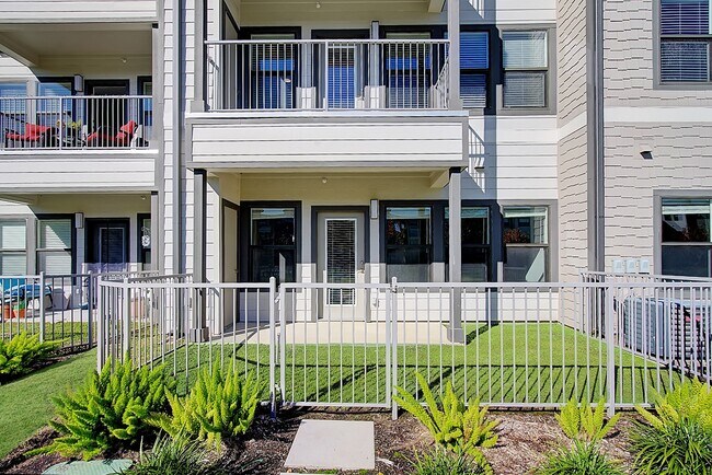 Building Photo - 25500 Westheimer Pkwy