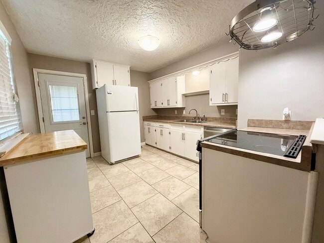 Building Photo - 4 Bed Family Home
