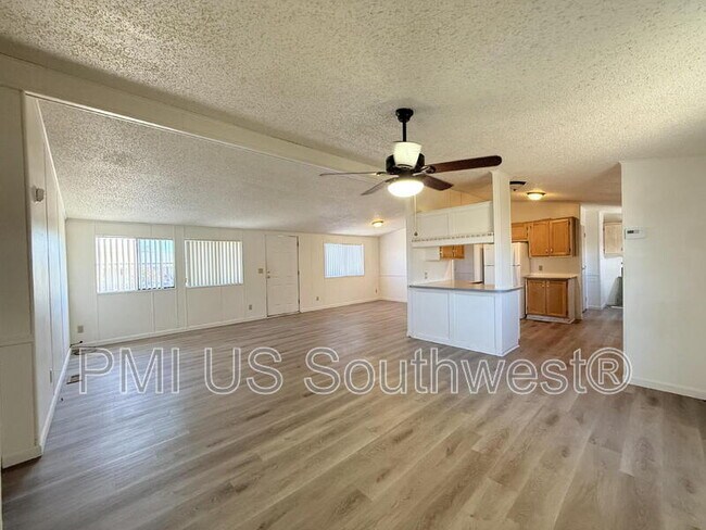 Building Photo - 4453 Calle del Media