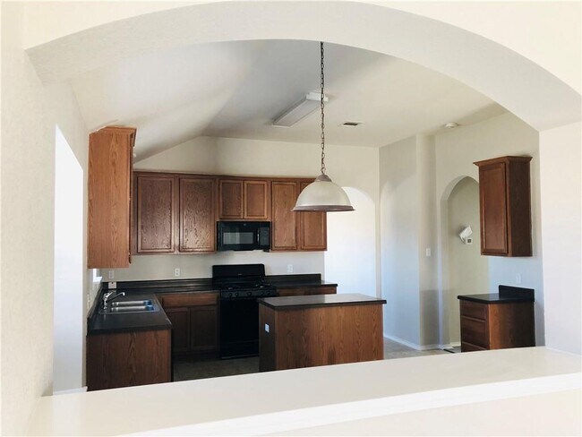 Building Photo - 3750 Sandy Brook Dr
