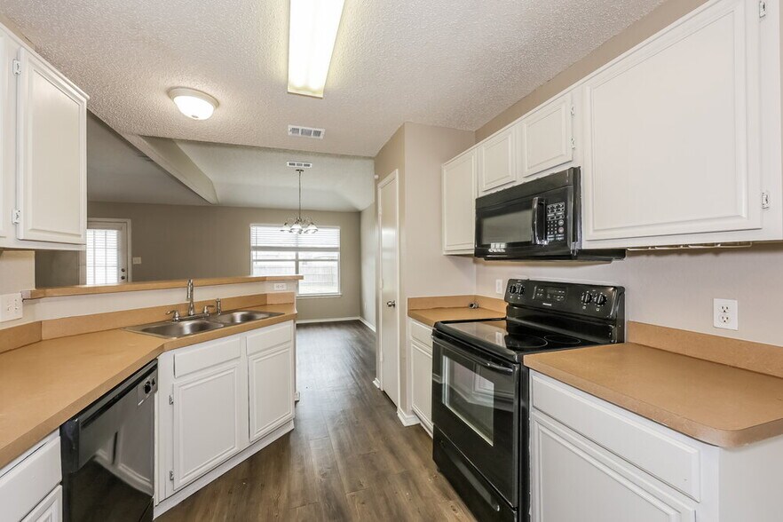Building Photo - 1433 Spicewood Dr