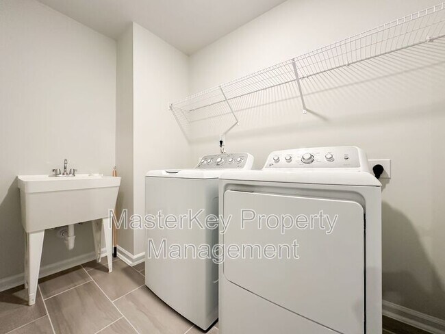 Building Photo - 4905 Arkose Dr