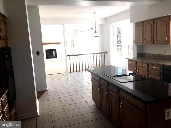 Building Photo - 5430 Ashleigh Rd