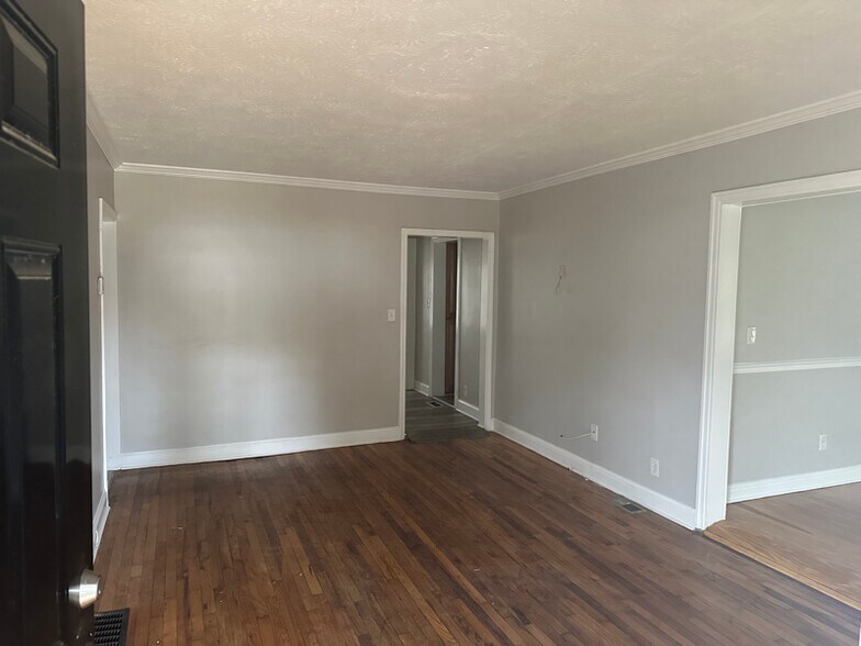 Building Photo - 1107 Graymont Dr SW