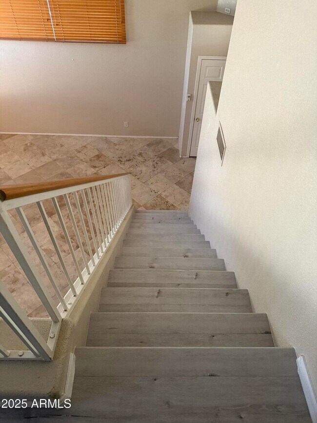 Building Photo - 1266 W Kingbird Dr