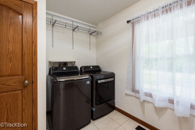 Building Photo - 24200 W Deer Ridge Ln