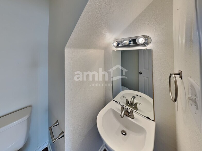 Building Photo - 11145 Franklins Tale Loop