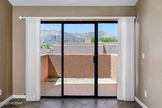 Building Photo - 5051 N Sabino Canyon Rd