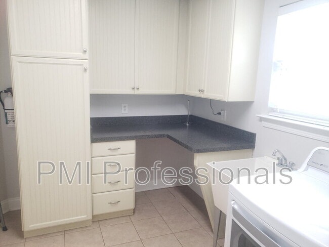 Building Photo - 1205 Cascade Falls Dr