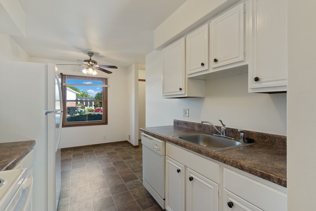 Building Photo - 8025 W Crawford Ave