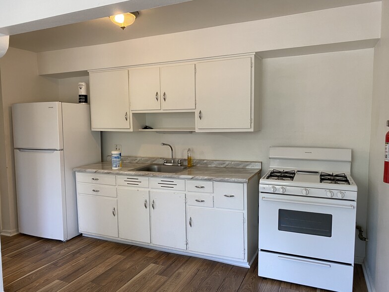 Building Photo - 2200 W Schantz Ave