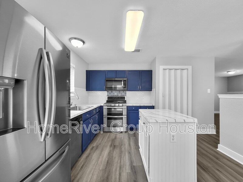 Building Photo - 10711 Cobblecreek Way