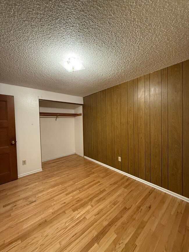 Building Photo - Great location in Milwaukie, OR! 3 bedroom 1 bath home with a large yard!