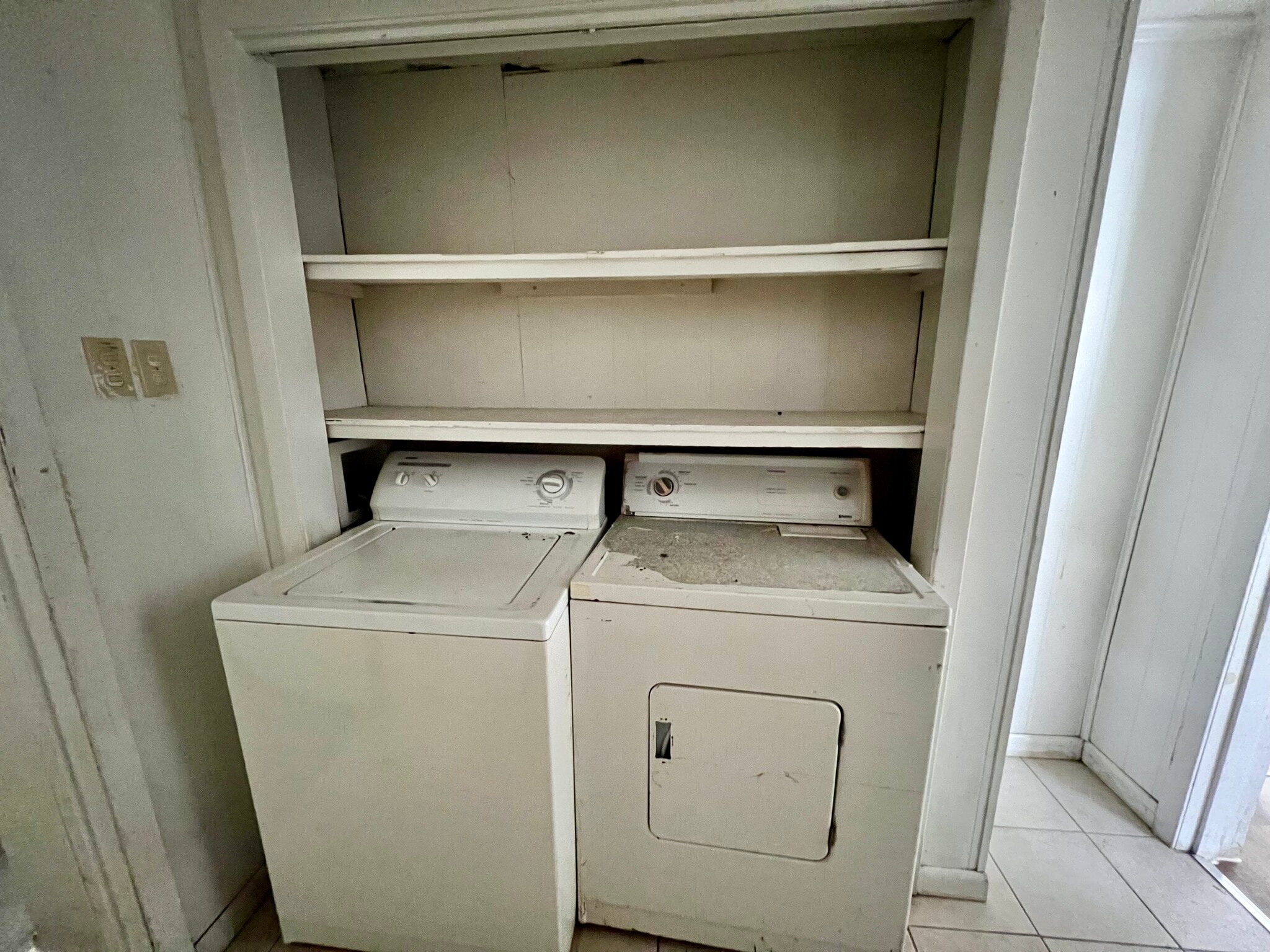 Building Photo - 1212 E Highland Ave