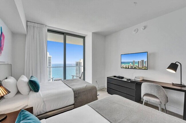 Building Photo - 4010 S Ocean Dr