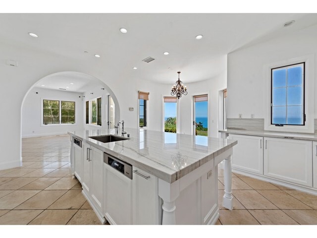 Building Photo - 11 Greens Bluff
