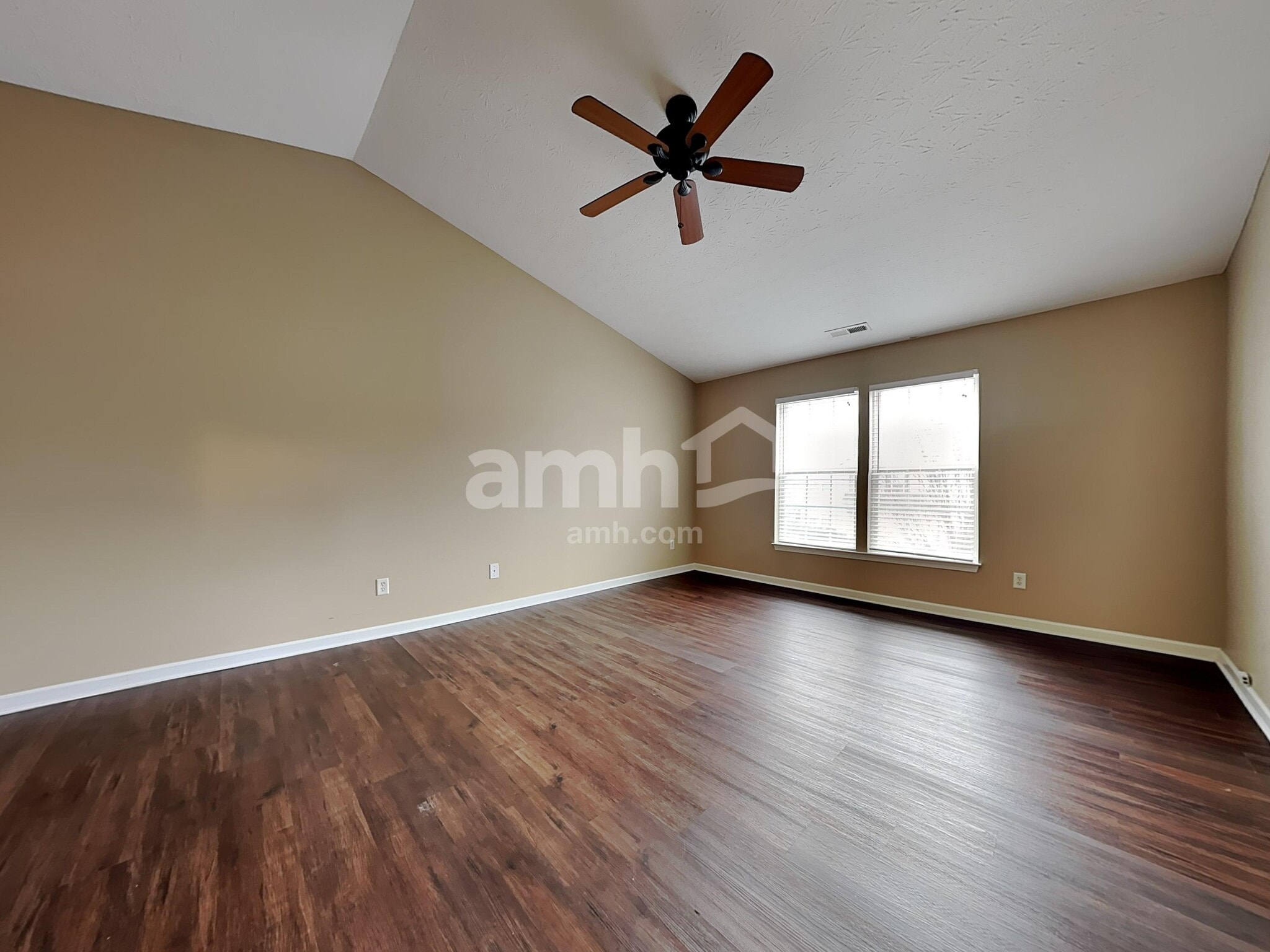 Building Photo - 15 Woodsong Ct