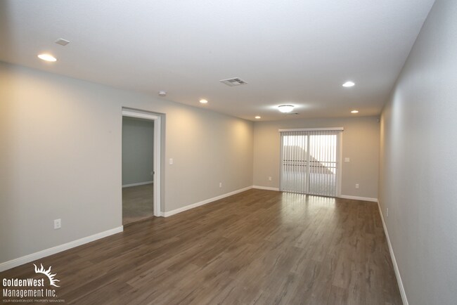 Building Photo - Beautifully Updated 4Bdm 3Ba Two-Story Home Located in the Heart of Southern Highlands!