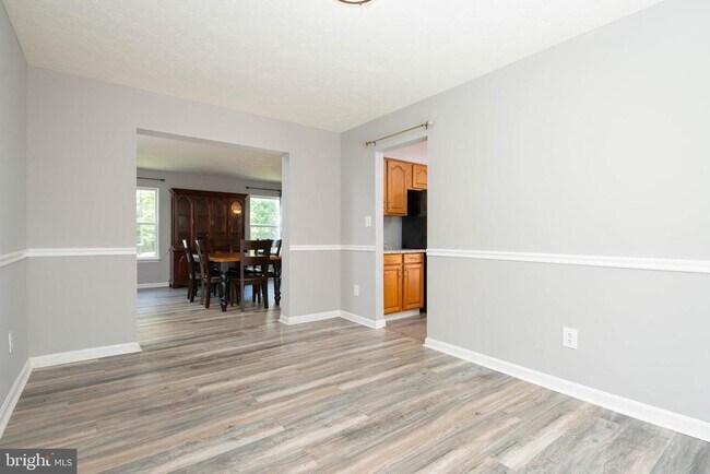 Building Photo - 11 Poplar Grove Ave