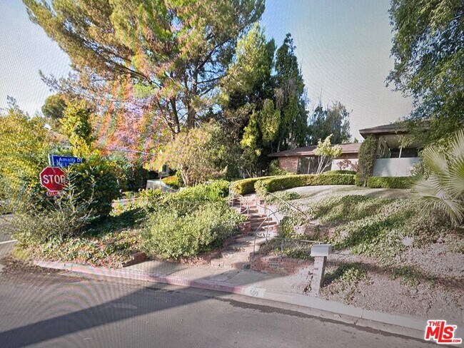 Building Photo - 809 Toulon Dr