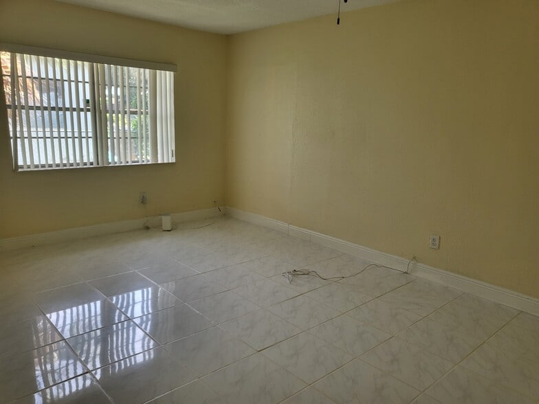 Building Photo - 340 NW 4th Ave