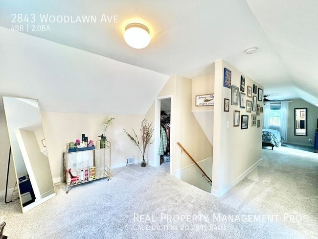 Building Photo - 2843 Woodlawn Ave