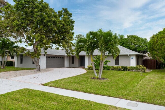 Building Photo - 13575 Columbine Ave