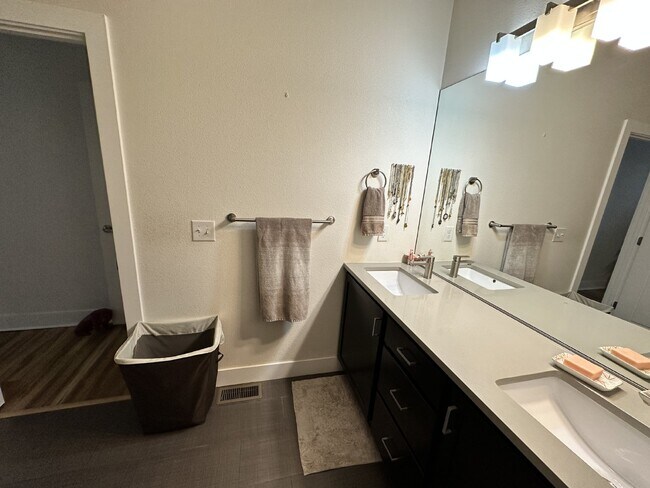 Building Photo - "Charming 2-Bed, 2-Bath Home with Gleaming Hardwood Floors in Vibrant Denver!"