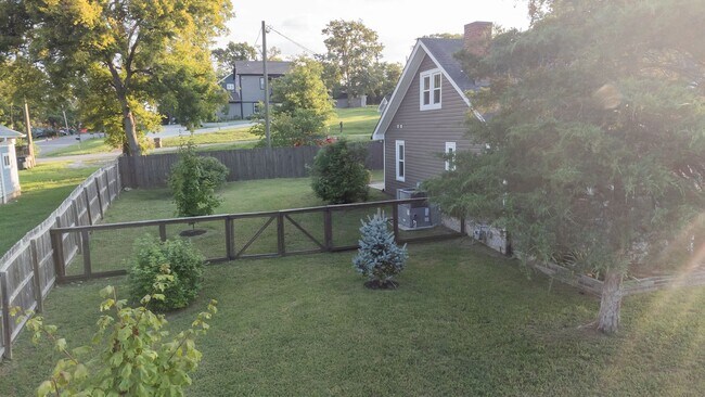 Building Photo - 520 Elgin St