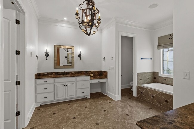 Building Photo - 2019 Overhill Dr