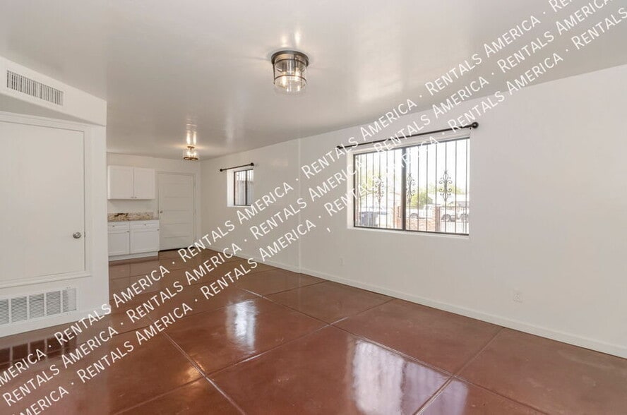 Building Photo - 425 W 26th St